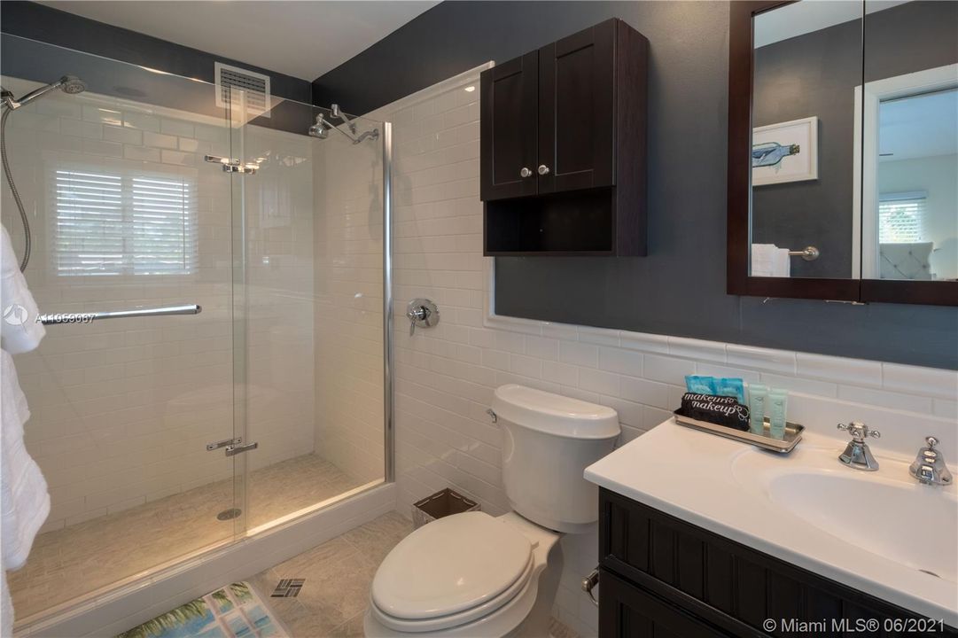 Vendido Recientemente: $700,000 (3 camas, 2 baños, 1782 Pies cuadrados)