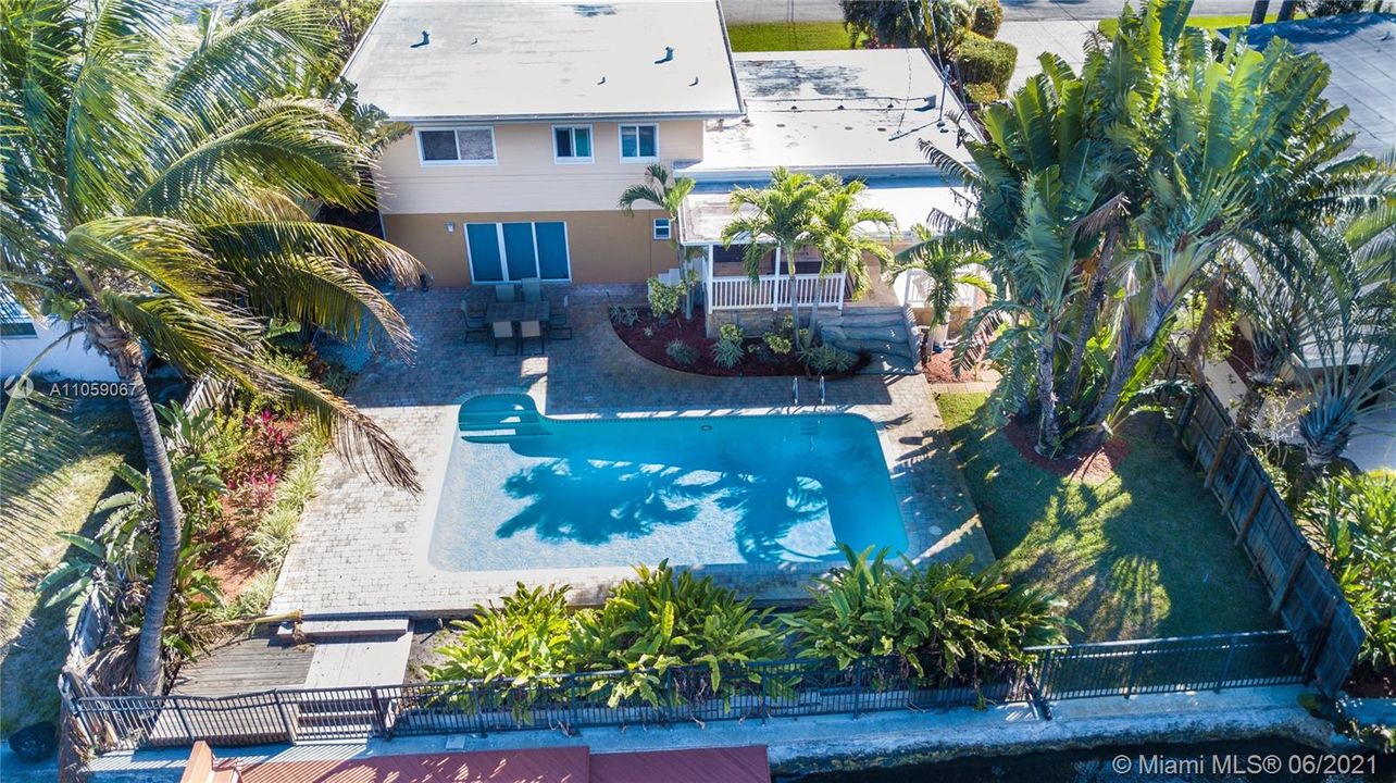 Vendido Recientemente: $700,000 (3 camas, 2 baños, 1782 Pies cuadrados)