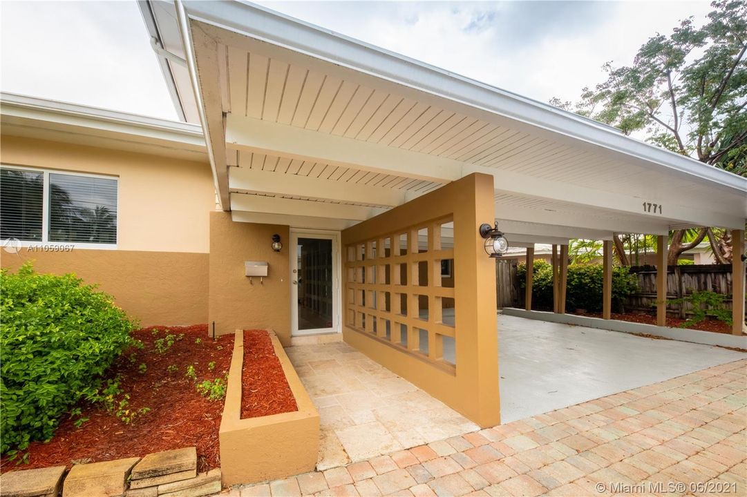 Vendido Recientemente: $700,000 (3 camas, 2 baños, 1782 Pies cuadrados)