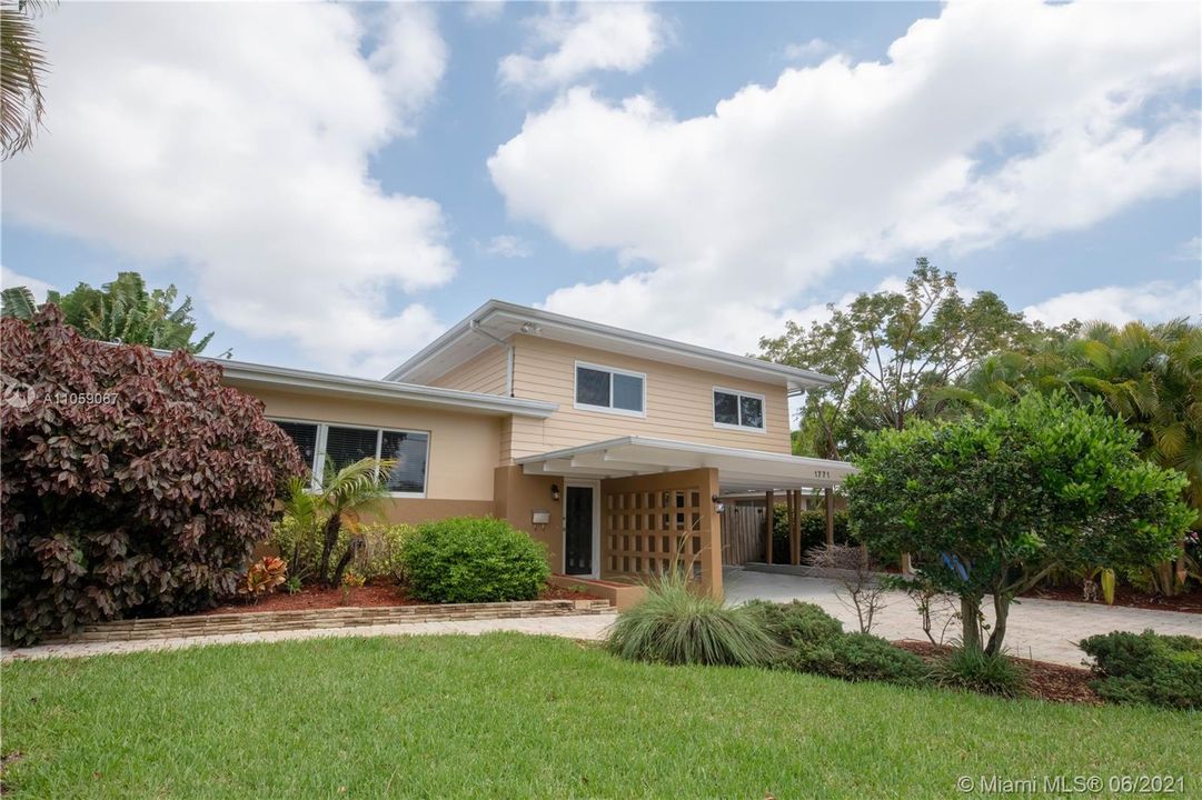 Vendido Recientemente: $700,000 (3 camas, 2 baños, 1782 Pies cuadrados)