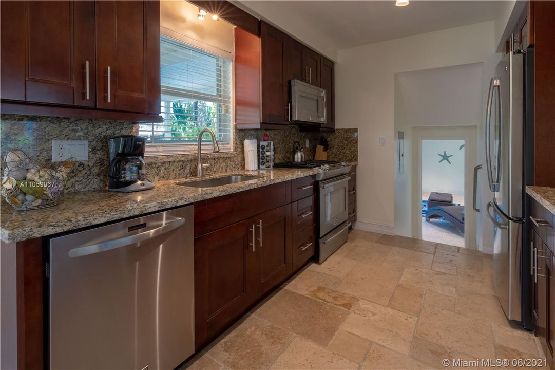 Vendido Recientemente: $700,000 (3 camas, 2 baños, 1782 Pies cuadrados)