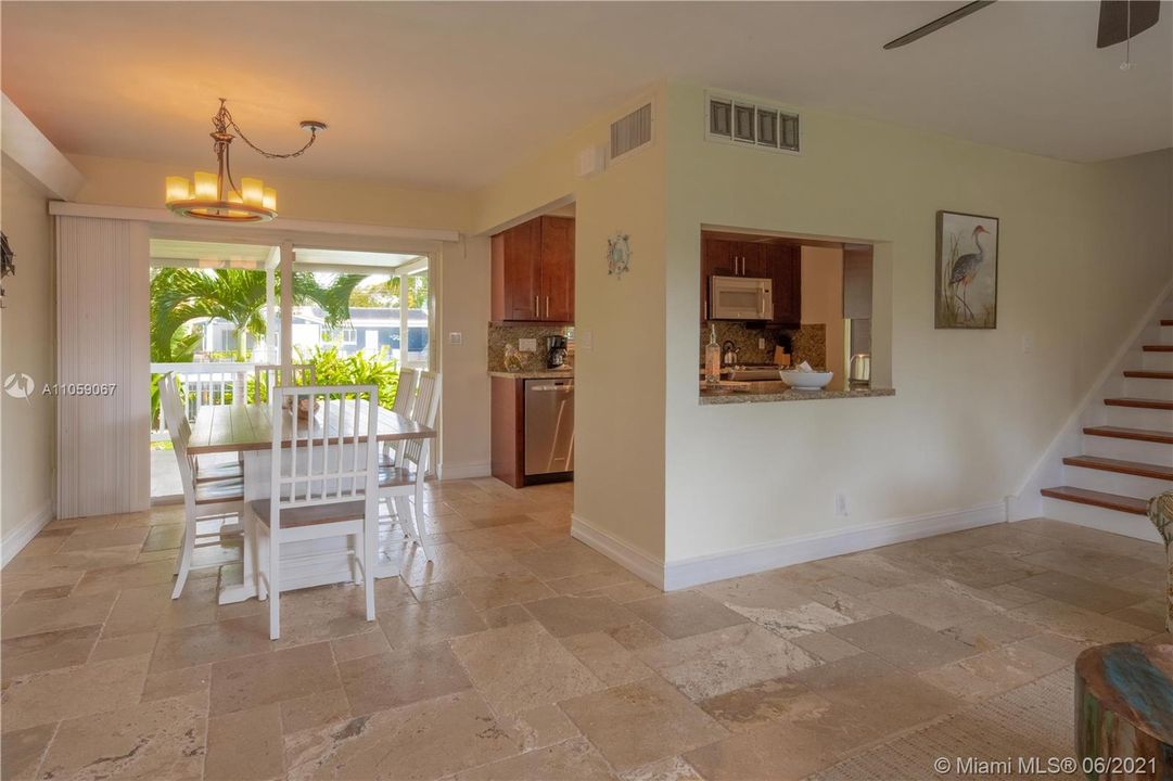 Vendido Recientemente: $700,000 (3 camas, 2 baños, 1782 Pies cuadrados)