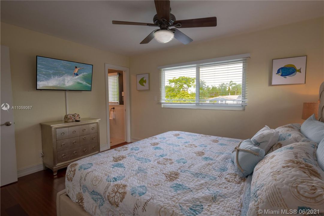 Vendido Recientemente: $700,000 (3 camas, 2 baños, 1782 Pies cuadrados)