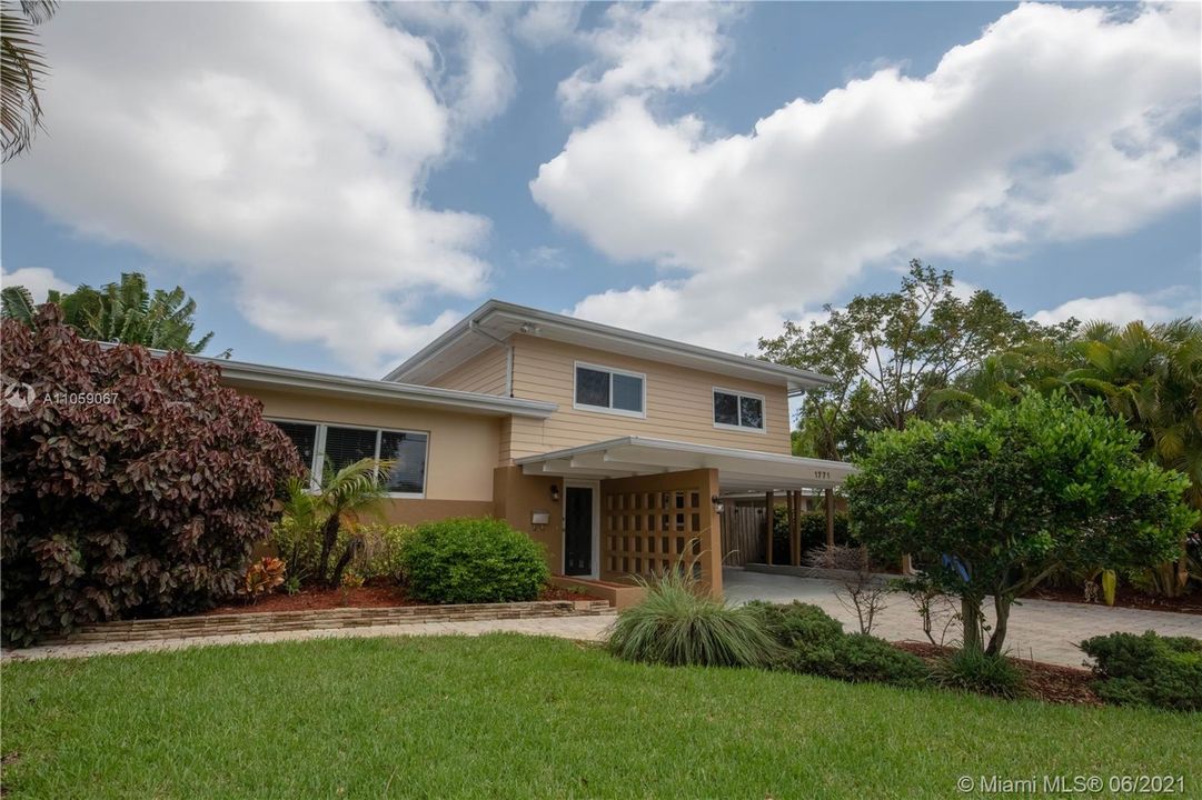 Vendido Recientemente: $700,000 (3 camas, 2 baños, 1782 Pies cuadrados)