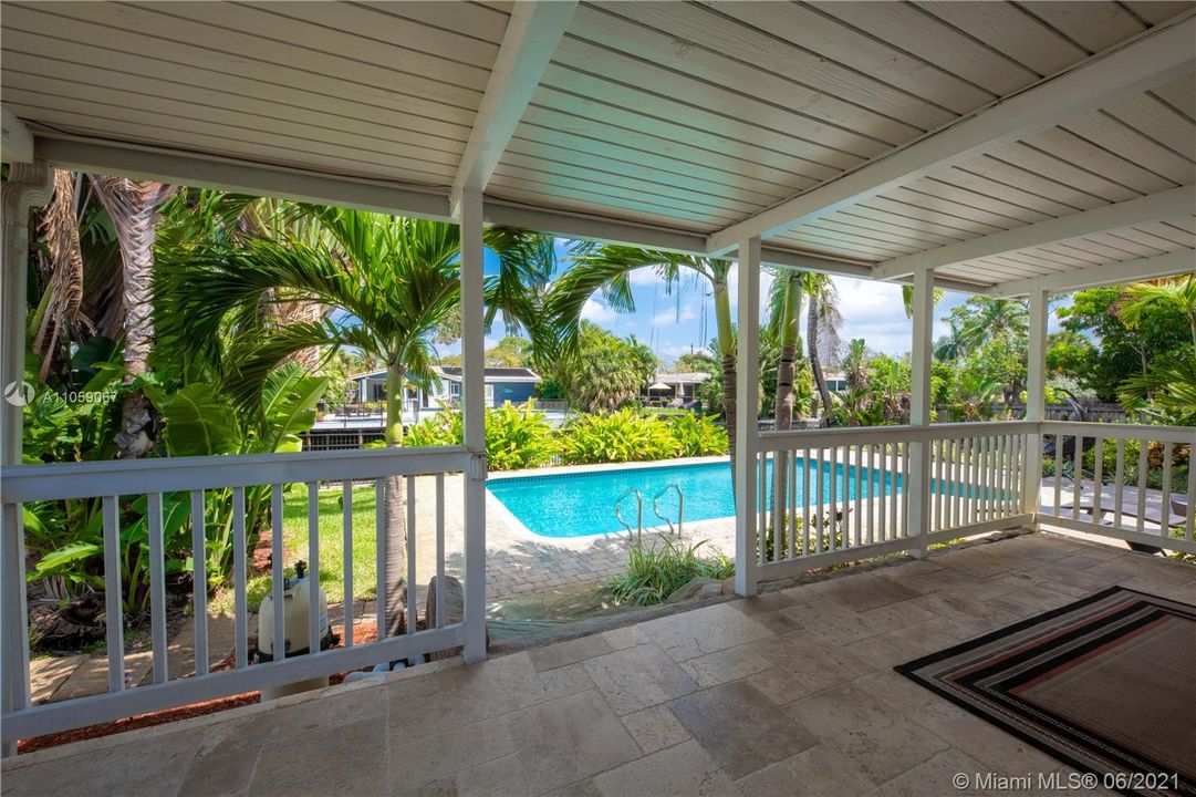 Vendido Recientemente: $700,000 (3 camas, 2 baños, 1782 Pies cuadrados)