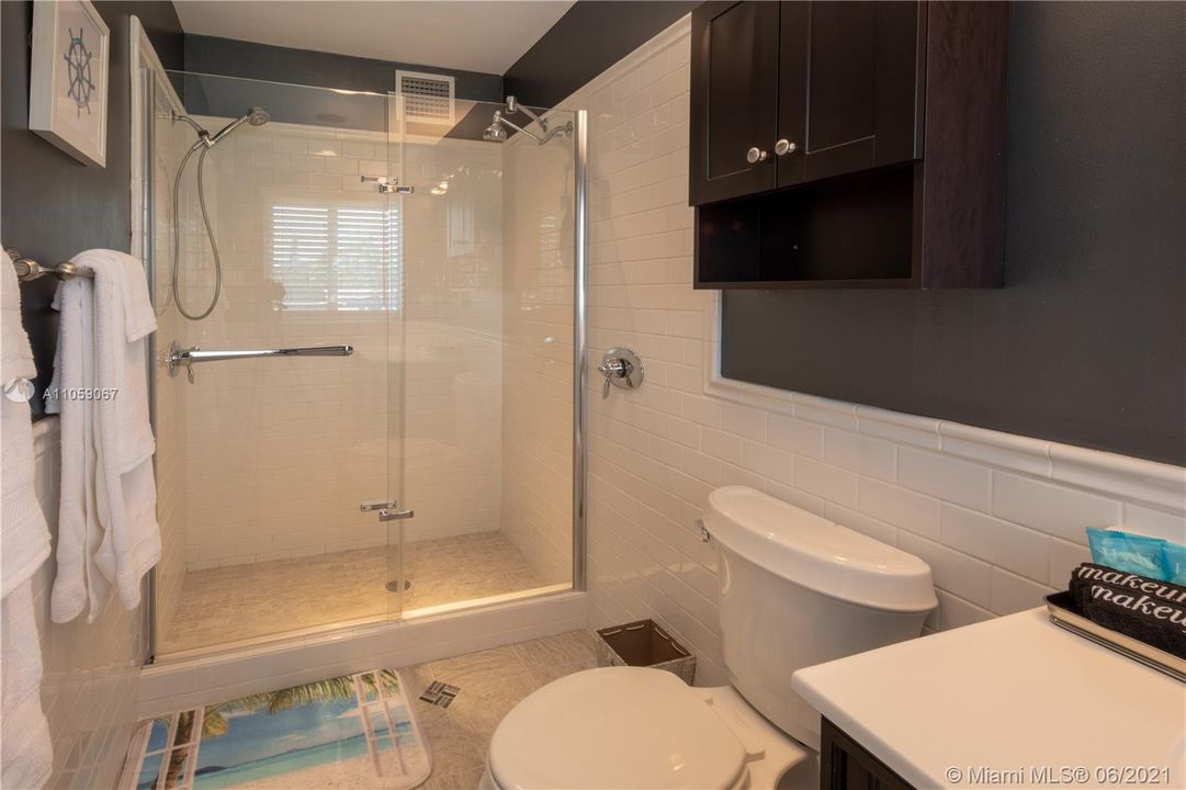 Vendido Recientemente: $700,000 (3 camas, 2 baños, 1782 Pies cuadrados)