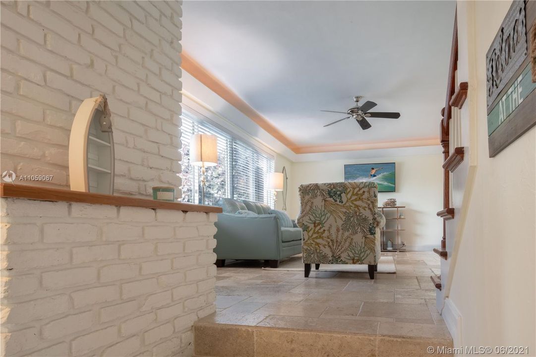 Vendido Recientemente: $700,000 (3 camas, 2 baños, 1782 Pies cuadrados)