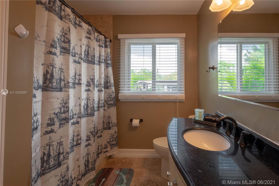 Vendido Recientemente: $700,000 (3 camas, 2 baños, 1782 Pies cuadrados)