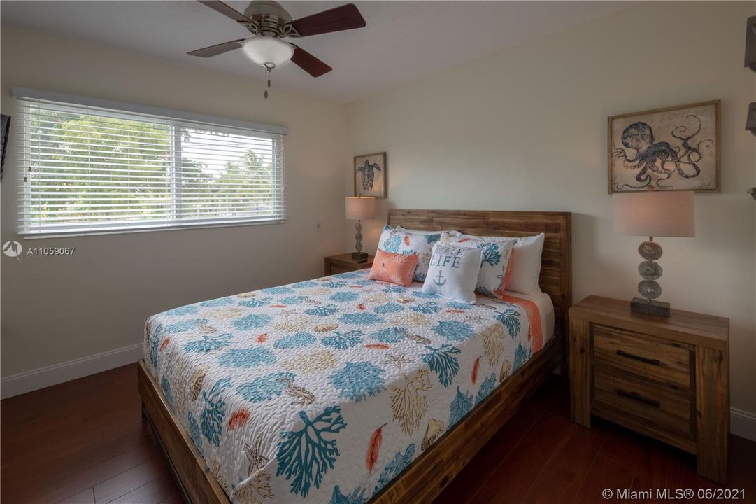 Vendido Recientemente: $700,000 (3 camas, 2 baños, 1782 Pies cuadrados)