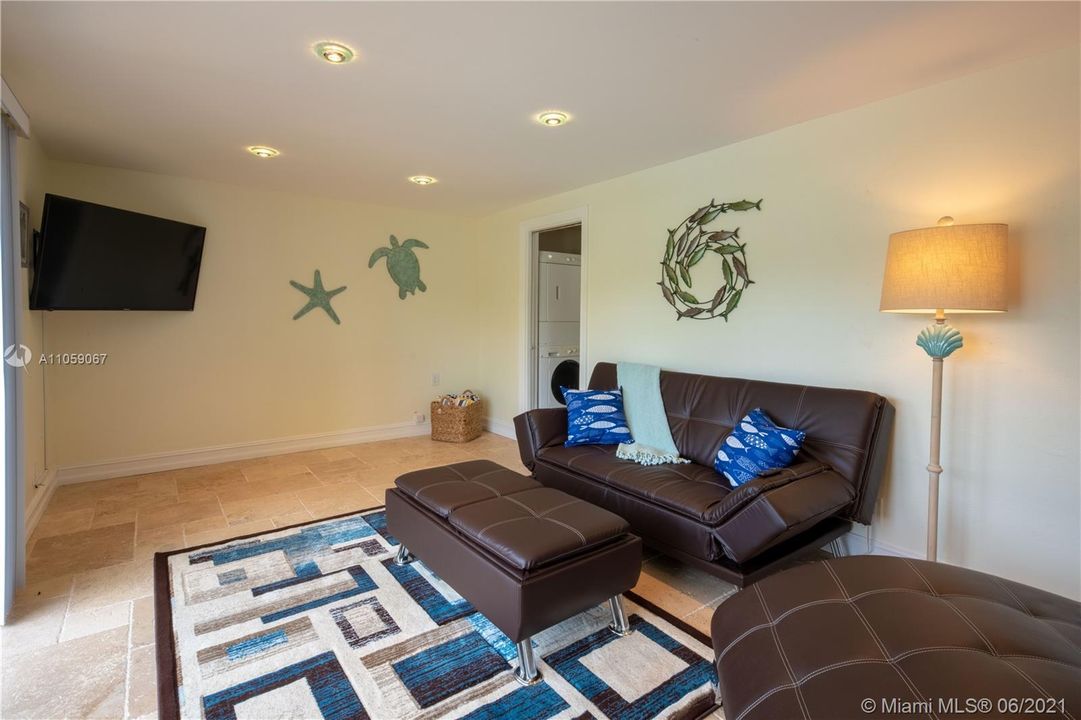 Vendido Recientemente: $700,000 (3 camas, 2 baños, 1782 Pies cuadrados)