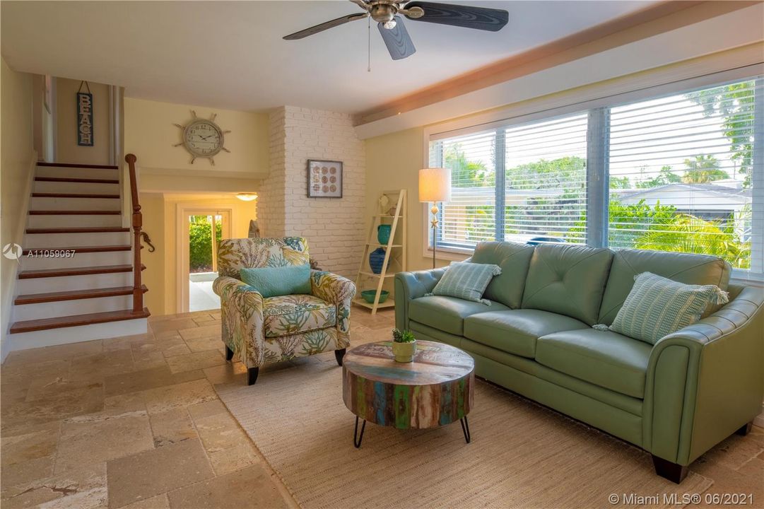 Vendido Recientemente: $700,000 (3 camas, 2 baños, 1782 Pies cuadrados)