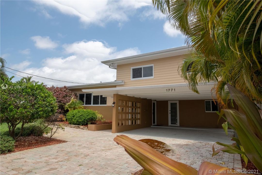 Vendido Recientemente: $700,000 (3 camas, 2 baños, 1782 Pies cuadrados)