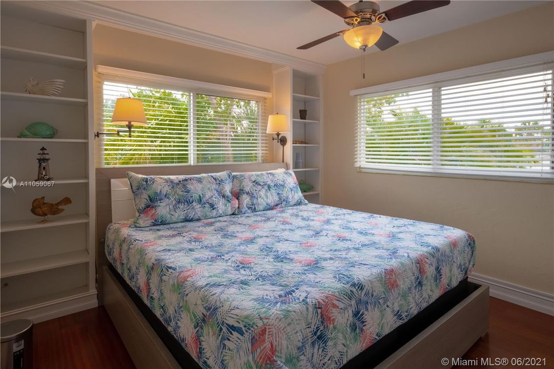 Vendido Recientemente: $700,000 (3 camas, 2 baños, 1782 Pies cuadrados)