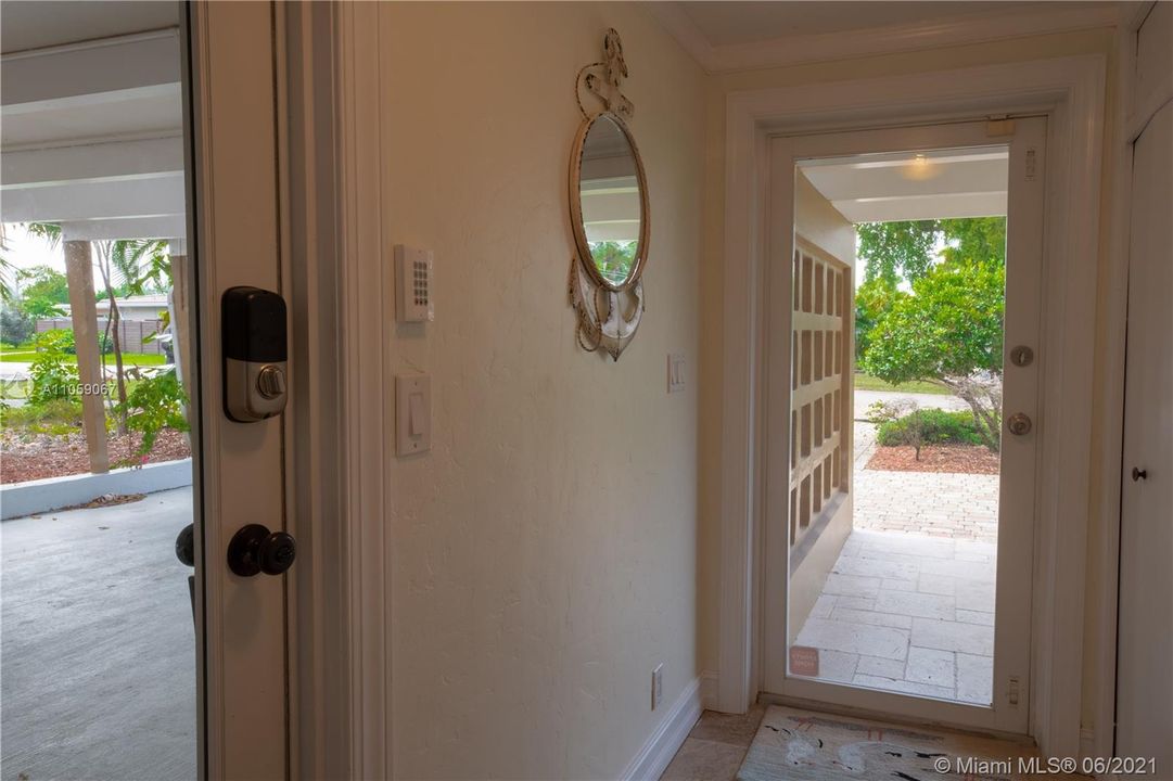 Vendido Recientemente: $700,000 (3 camas, 2 baños, 1782 Pies cuadrados)