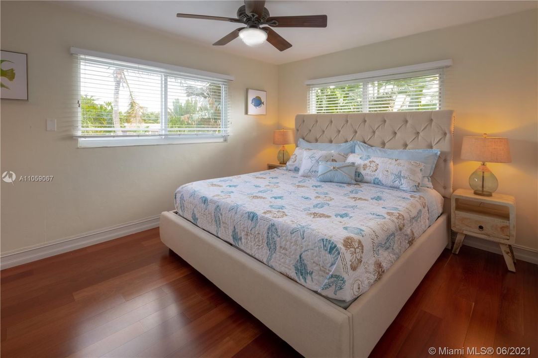 Vendido Recientemente: $700,000 (3 camas, 2 baños, 1782 Pies cuadrados)