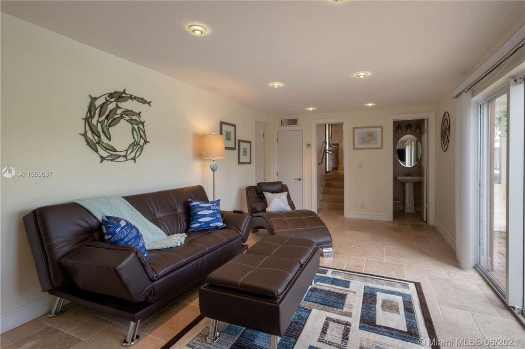 Vendido Recientemente: $700,000 (3 camas, 2 baños, 1782 Pies cuadrados)