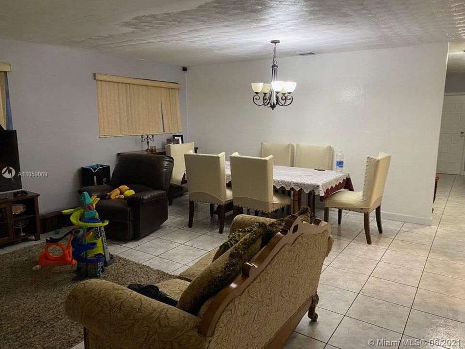 Vendido Recientemente: $280,000 (3 camas, 1 baños, 1071 Pies cuadrados)