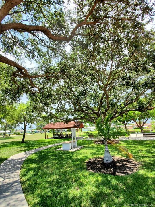 Recently Sold: $181,500 (2 beds, 1 baths, 1038 Square Feet)