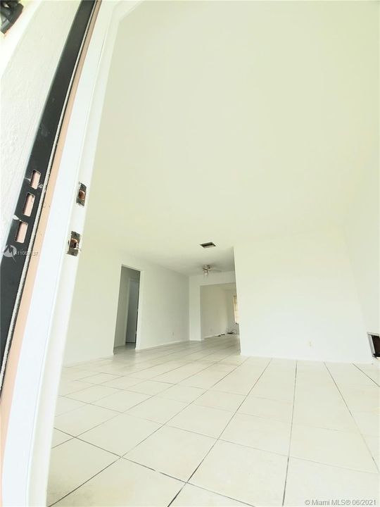 Recently Sold: $181,500 (2 beds, 1 baths, 1038 Square Feet)