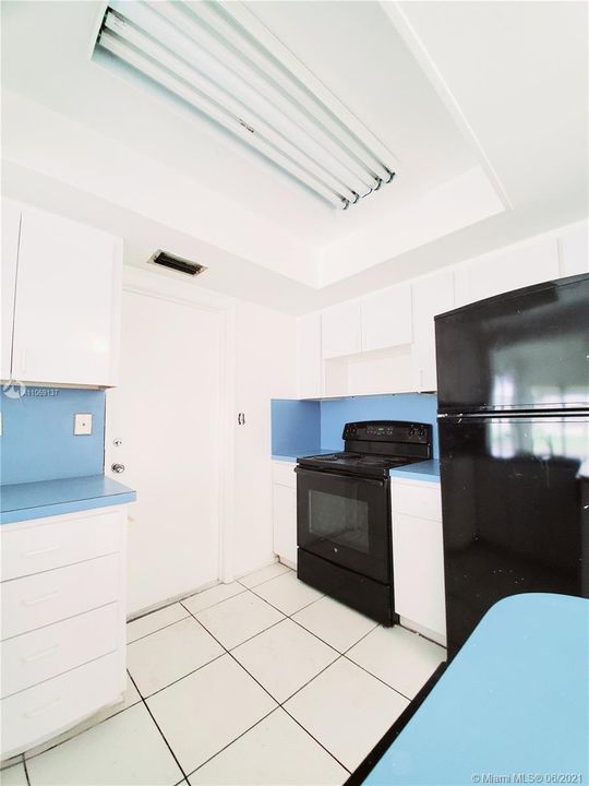 Recently Sold: $181,500 (2 beds, 1 baths, 1038 Square Feet)