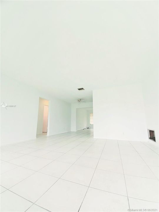 Recently Sold: $181,500 (2 beds, 1 baths, 1038 Square Feet)