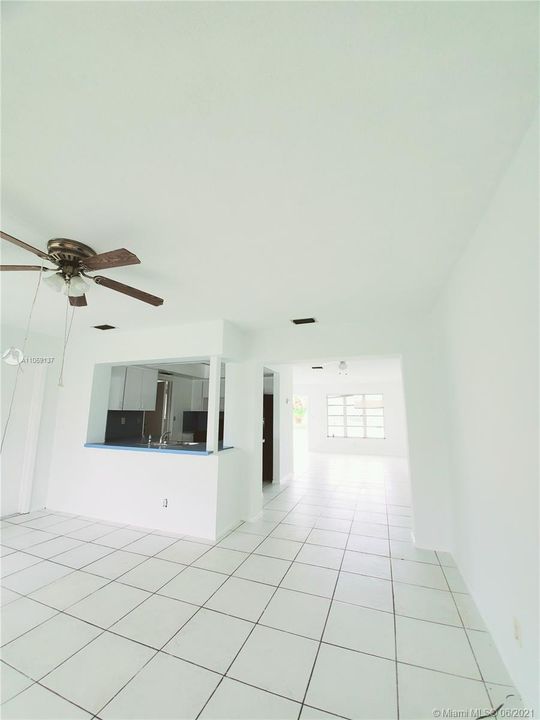 Recently Sold: $181,500 (2 beds, 1 baths, 1038 Square Feet)