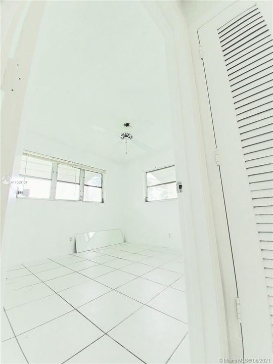 Recently Sold: $181,500 (2 beds, 1 baths, 1038 Square Feet)