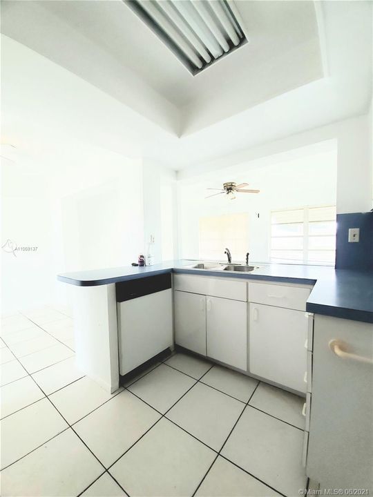 Recently Sold: $181,500 (2 beds, 1 baths, 1038 Square Feet)