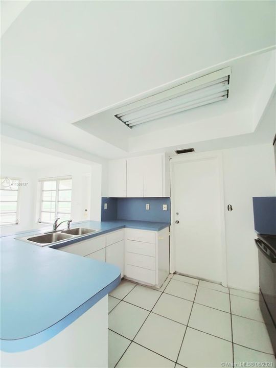 Recently Sold: $181,500 (2 beds, 1 baths, 1038 Square Feet)