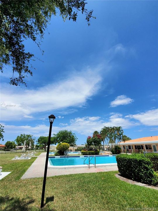 Recently Sold: $181,500 (2 beds, 1 baths, 1038 Square Feet)