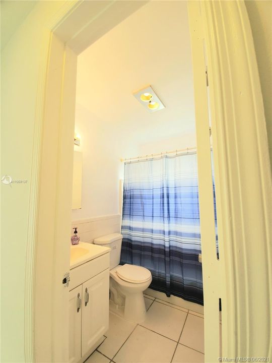 Recently Sold: $181,500 (2 beds, 1 baths, 1038 Square Feet)