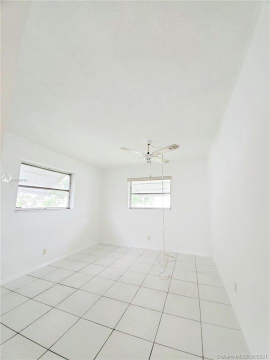 Recently Sold: $181,500 (2 beds, 1 baths, 1038 Square Feet)