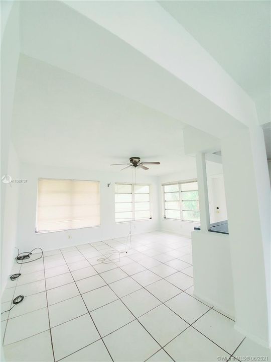 Recently Sold: $181,500 (2 beds, 1 baths, 1038 Square Feet)