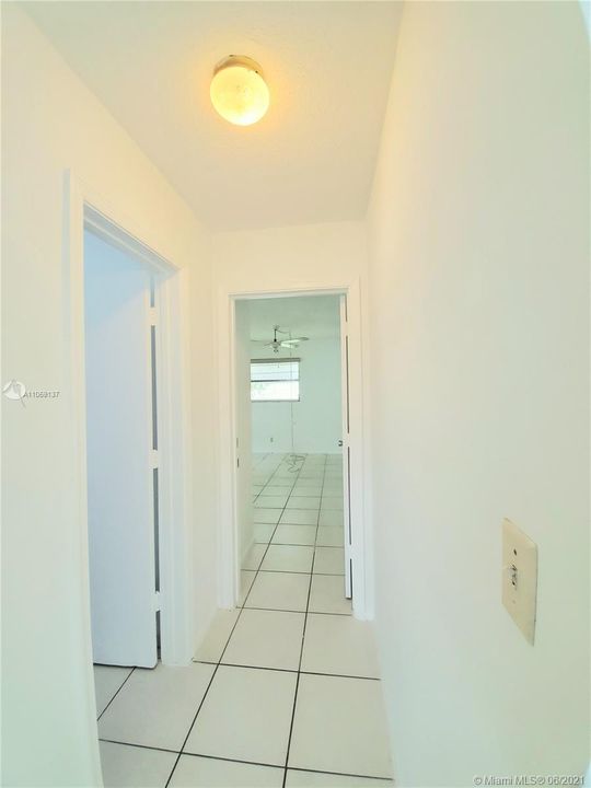 Recently Sold: $181,500 (2 beds, 1 baths, 1038 Square Feet)