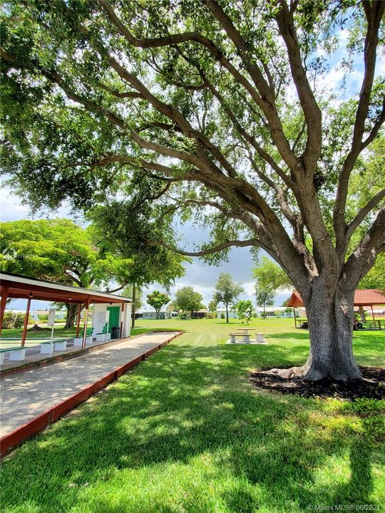 Recently Sold: $181,500 (2 beds, 1 baths, 1038 Square Feet)