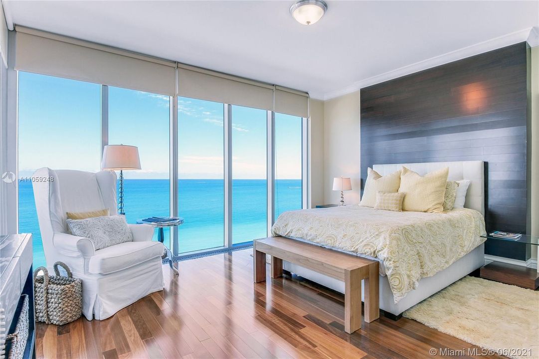 Recently Sold: $1,599,000 (2 beds, 2 baths, 1290 Square Feet)