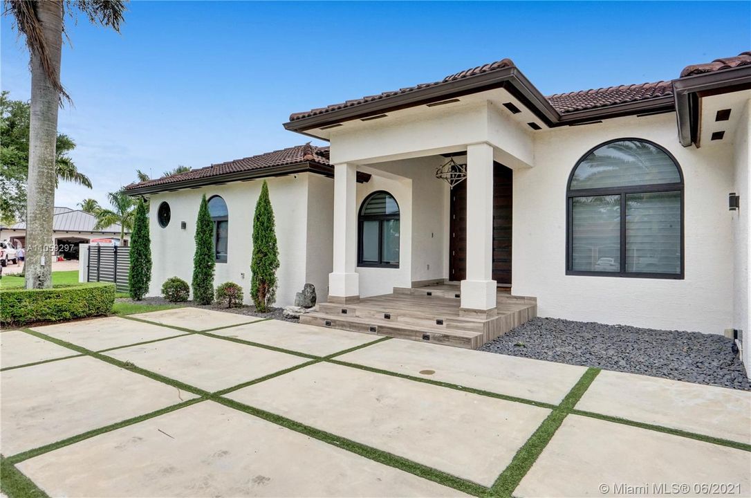Recently Sold: $1,749,000 (6 beds, 4 baths, 3390 Square Feet)