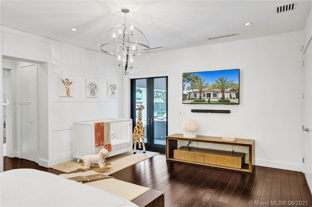 Recently Sold: $1,749,000 (6 beds, 4 baths, 3390 Square Feet)