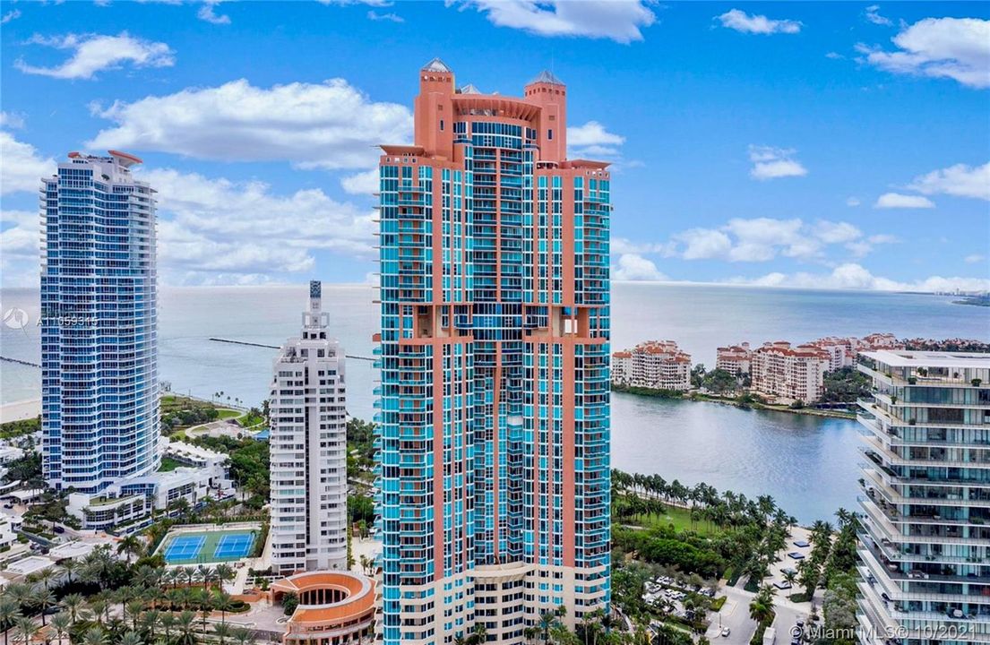 Recently Sold: $2,495,000 (2 beds, 2 baths, 2040 Square Feet)