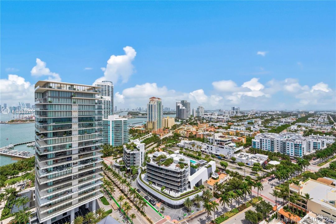 Recently Sold: $2,495,000 (2 beds, 2 baths, 2040 Square Feet)