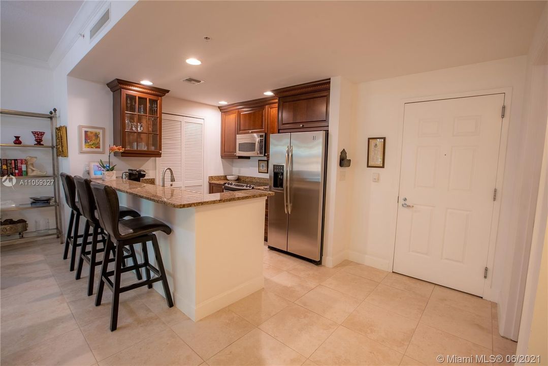Recently Sold: $349,000 (1 beds, 1 baths, 929 Square Feet)