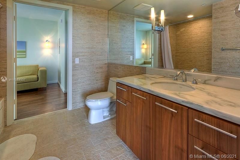 最近租的: $3,000 (1 贝兹, 1 浴室, 957 平方英尺)