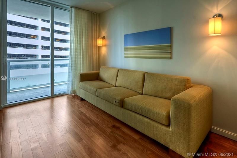 Recently Rented: $3,000 (1 beds, 1 baths, 957 Square Feet)