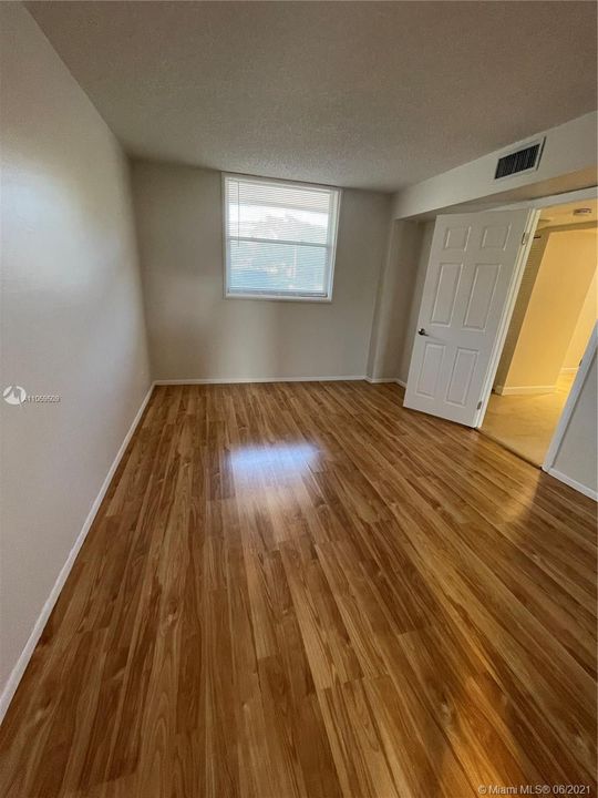 Recently Sold: $219,000 (2 beds, 2 baths, 1300 Square Feet)