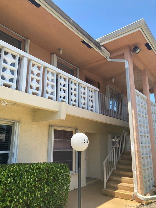 Recently Sold: $143,900 (2 beds, 2 baths, 1148 Square Feet)