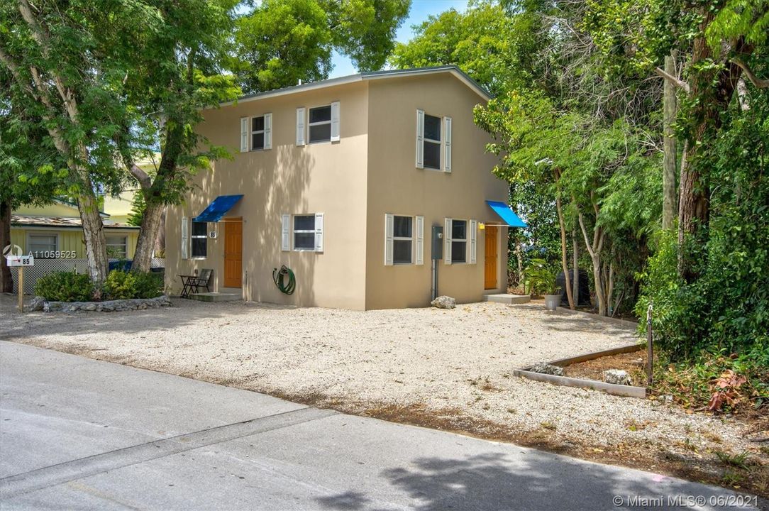 Recently Sold: $405,000 (2 beds, 3 baths, 1188 Square Feet)
