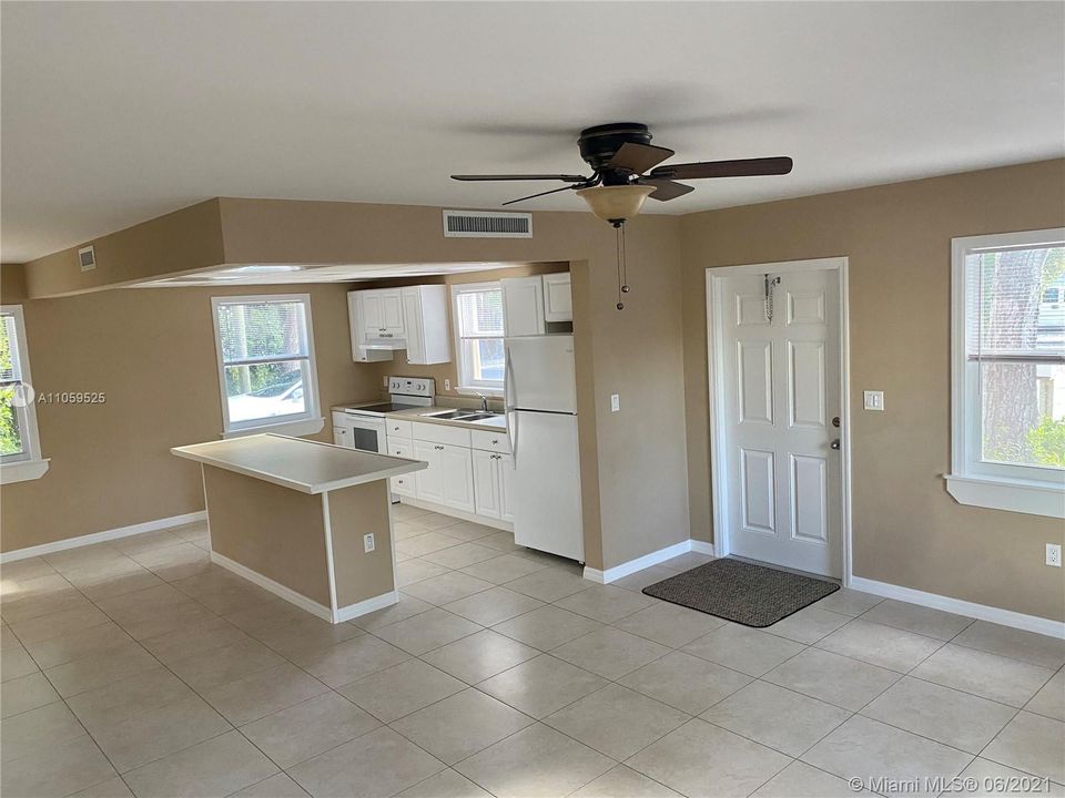 Recently Sold: $405,000 (2 beds, 3 baths, 1188 Square Feet)