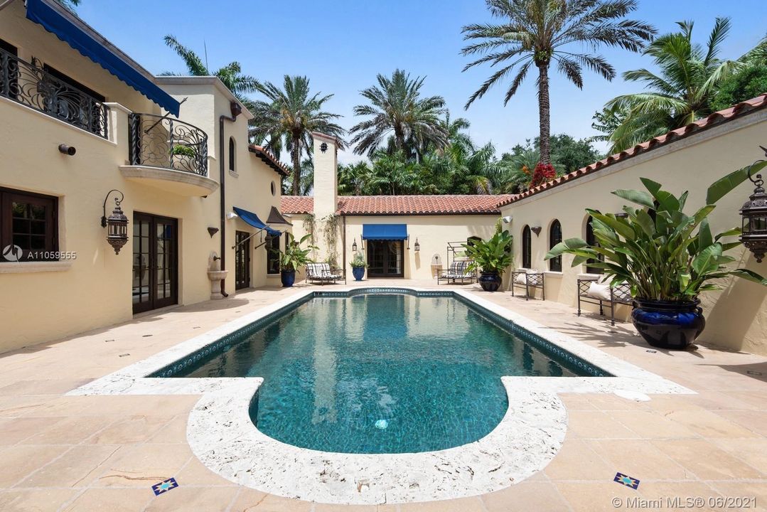 Recently Sold: $6,299,000 (6 beds, 5 baths, 7888 Square Feet)