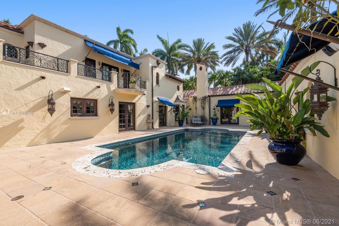 Recently Sold: $6,299,000 (6 beds, 5 baths, 7888 Square Feet)