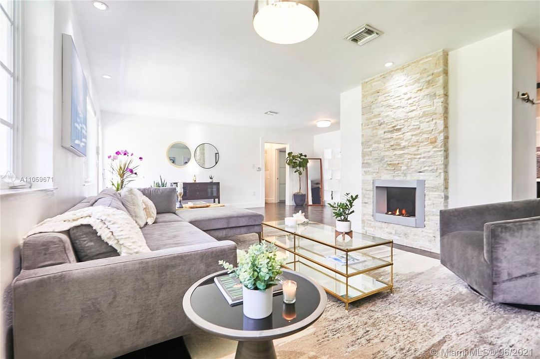 Recently Sold: $927,000 (2 beds, 2 baths, 0 Square Feet)